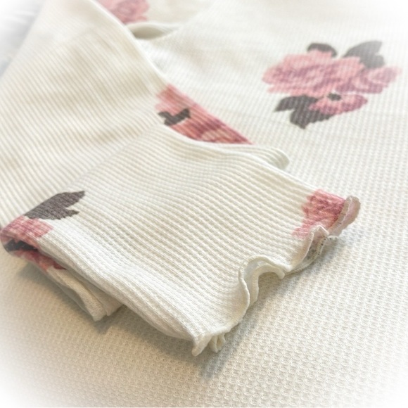 💕Super Cute Wafered Long Sleeved Crop Tope with Roses Retro colors💕 - Picture 10 of 11